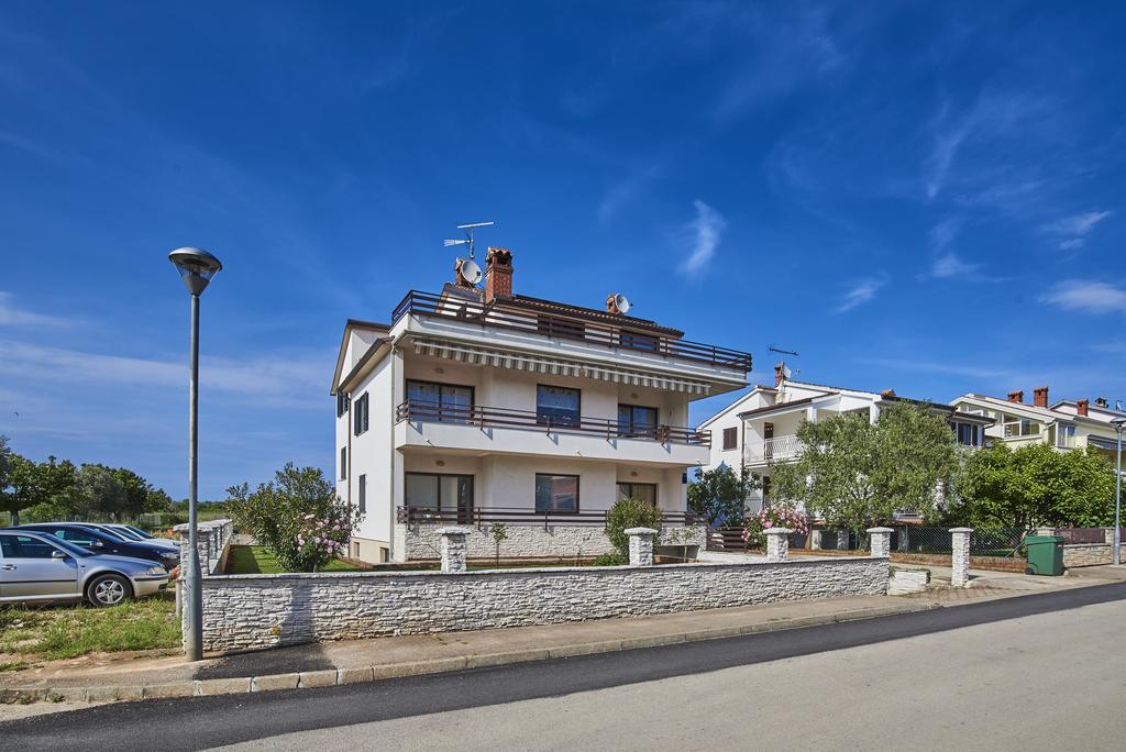 Lovely Roses Apartment Umag Exterior photo