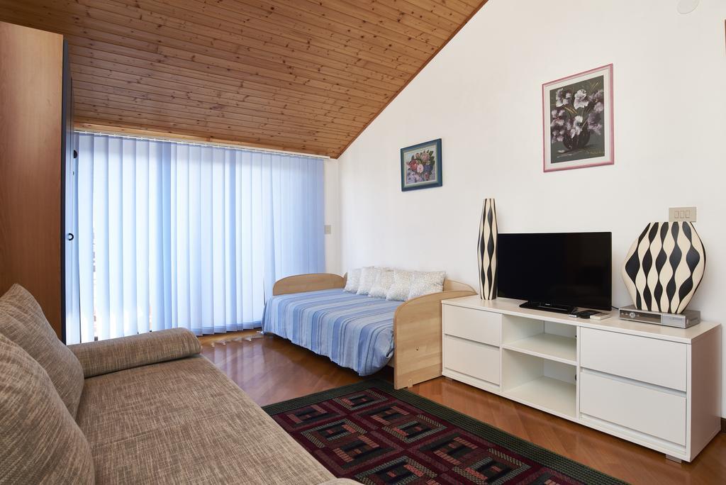 Lovely Roses Apartment Umag Exterior photo