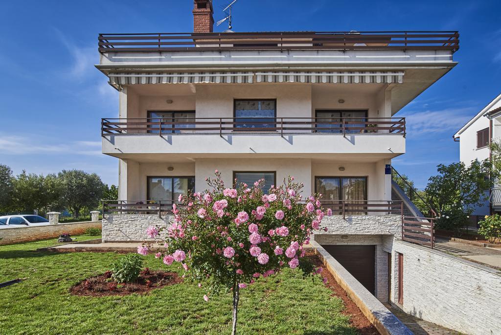 Lovely Roses Apartment Umag Exterior photo